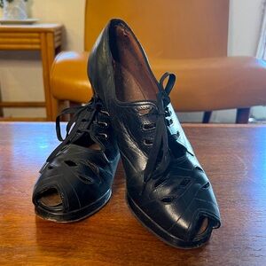 Vintage 1940s Peep Toe Cut-Out Block Heel Shoes